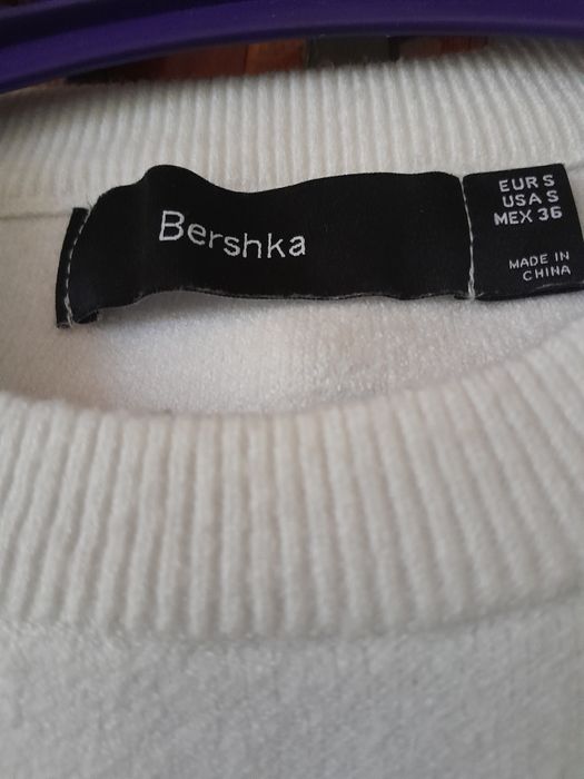 Светер білий з принтом