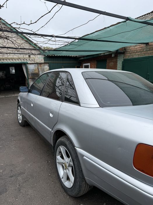 Продам Audi 100c4