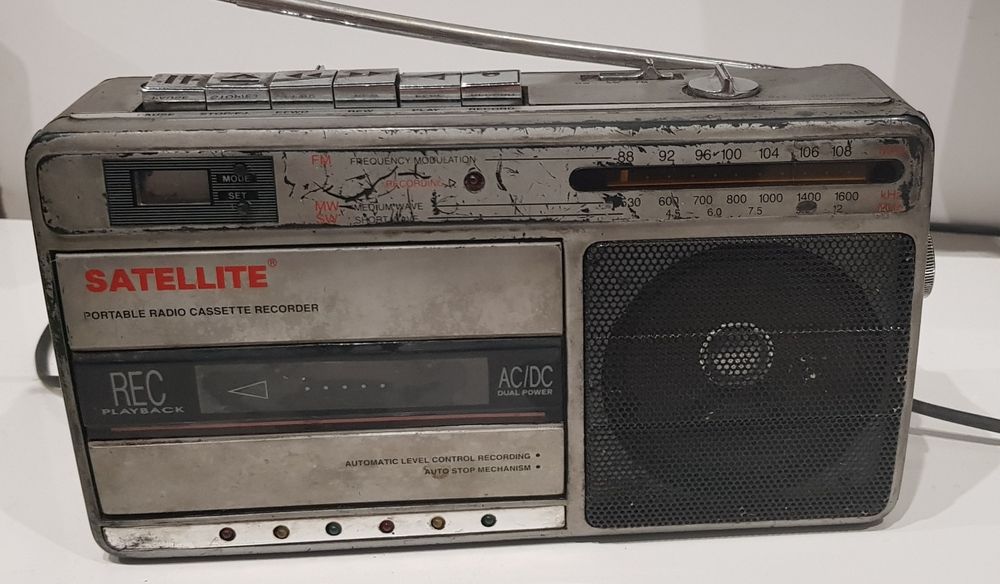 Radiomagnetofon Satellite