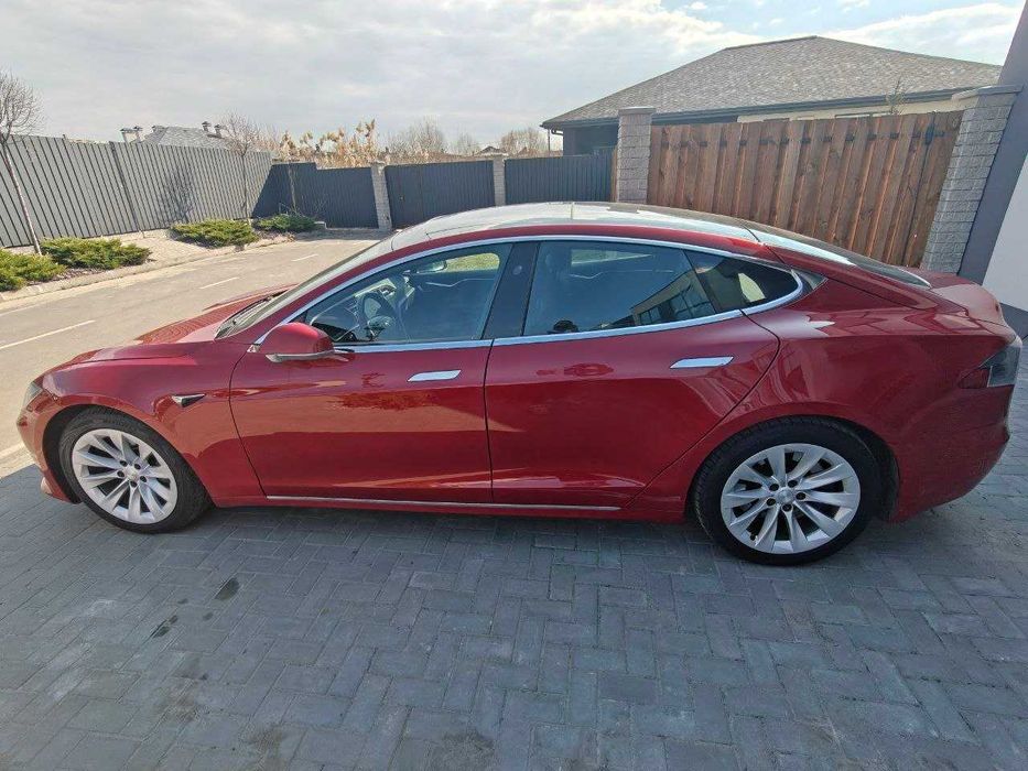 Tesla model S 2017, європейська версія