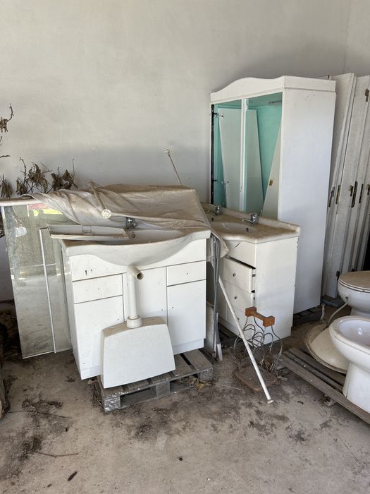 Loiças + armários de wc