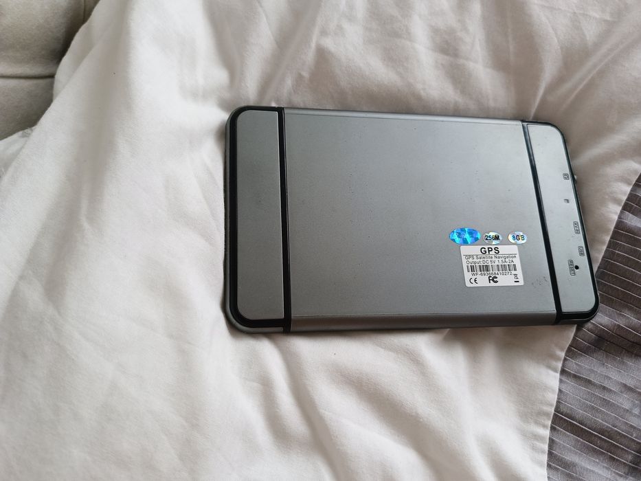 Nawigacja samochodowa z uchwytem IGO