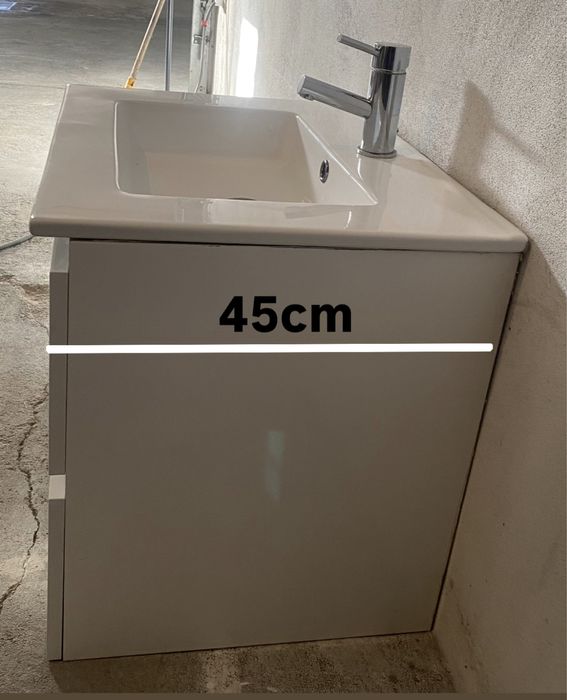 Vende-se , Armario casa de banho