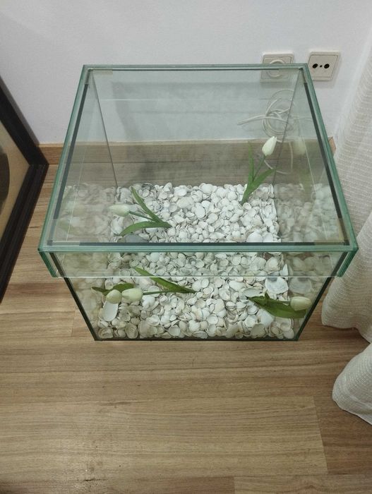Mesa / caixa de vidro quadrada 50 cm , altura 40 cm