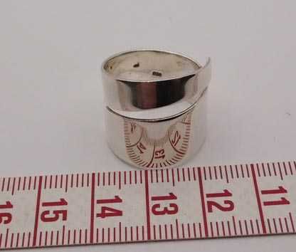 Srebrny gładki pierścionek szeroka ozdoba R.18.