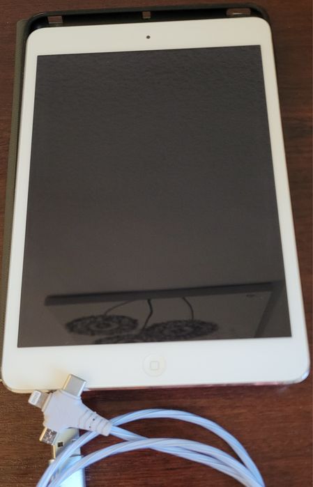 Apple IPad mini 2 retina 7'9" (first generation)16gb silver