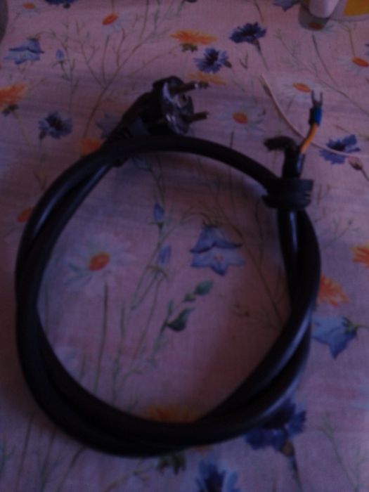 Зарядний пристрій для автомобіля не робочий на запчастини