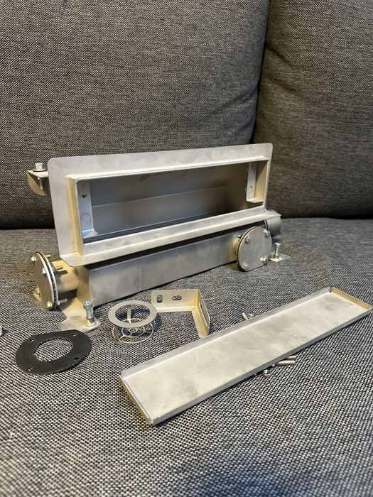 Odpływ liniowy ścienny solidny 32 cm