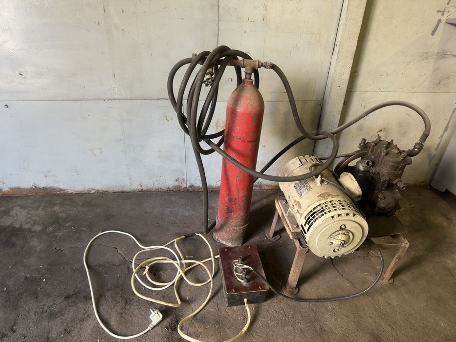 Компресор на электродвигателеле 220v 1.1 кв