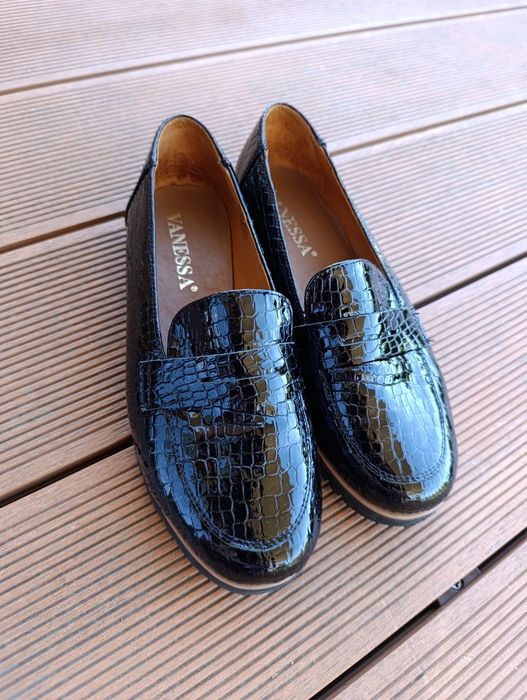 Eleganckie buty damskie lakierowane jesienne Polska firma Vanessa r.36