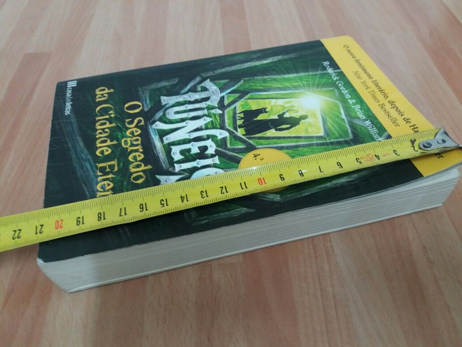 Livro: Túneis - O Segredo da Cidade Eterna