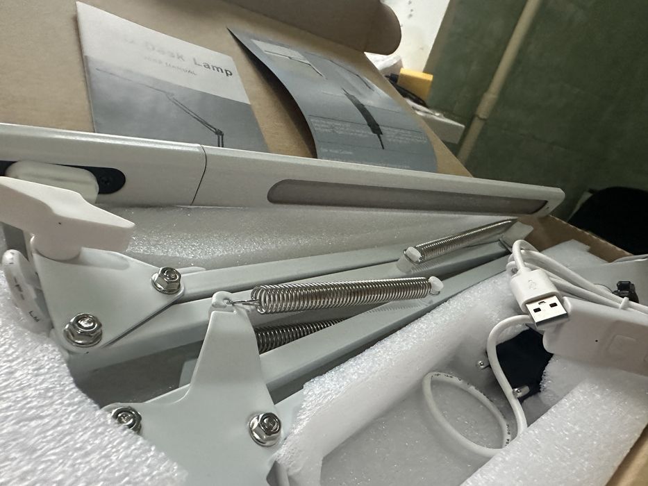 Led лампа настільна біла 12w