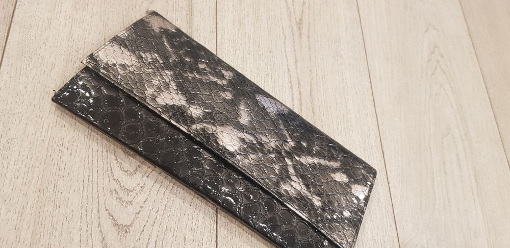 Torebka kopertówka wężowa