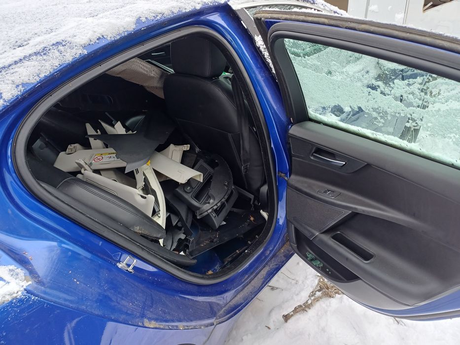 Jaguar XE -nadwozie uszkodzone