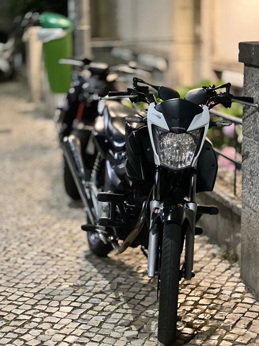 Cb125f Azul com extras