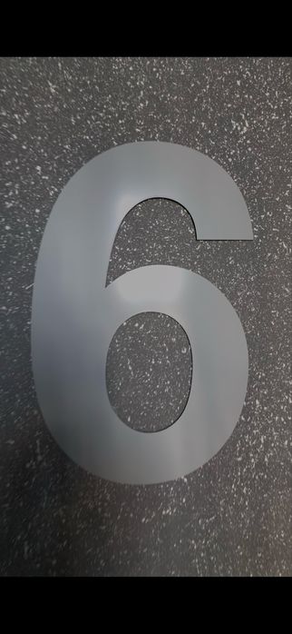 Сдам длительно студию с ремонто и мебелью