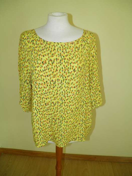 Camisa ¾ de manga, muito leve, jovial e eclética