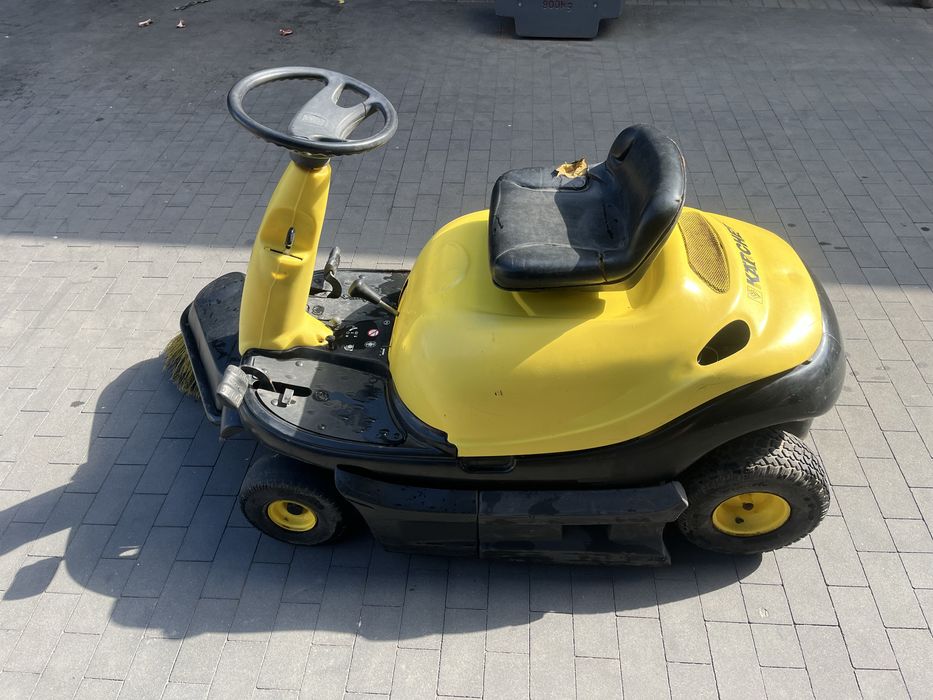 Zamiatarka samojezdna karcher 1000t
