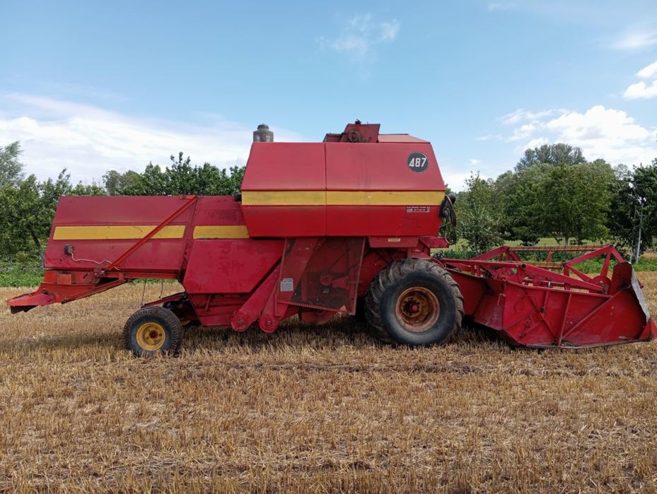 Kombajn zbożowy MF 487