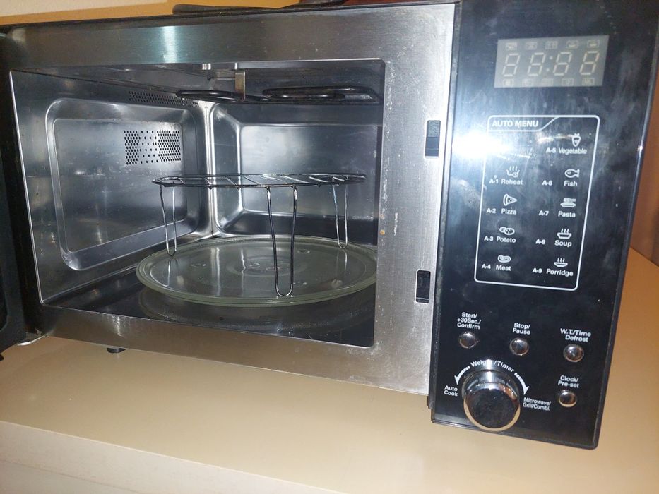 Mikrofala z grilem wolnostojąca .