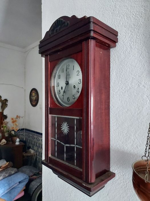 Vende-se relógio de parede antigo, marca Lika