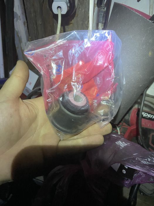 Салінблоки переднього ричага рено кенго 1