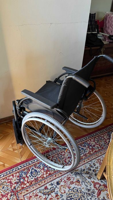 Cadeira de Rodas Breezy Premium Cor Cinza 52 24''