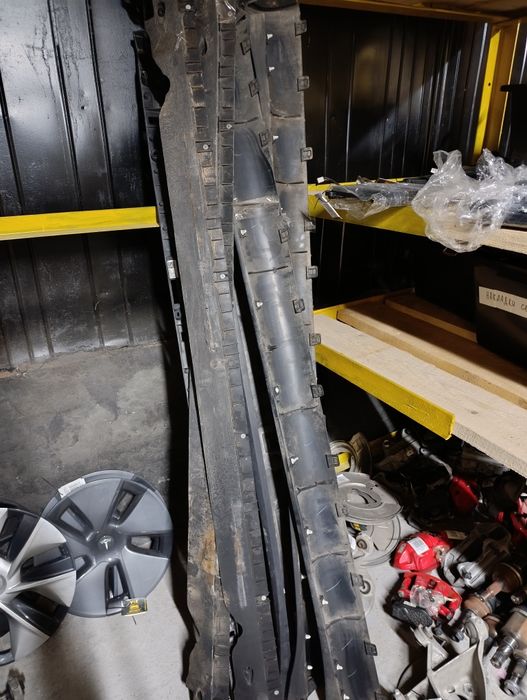 Накладки порогів Tesla model Y