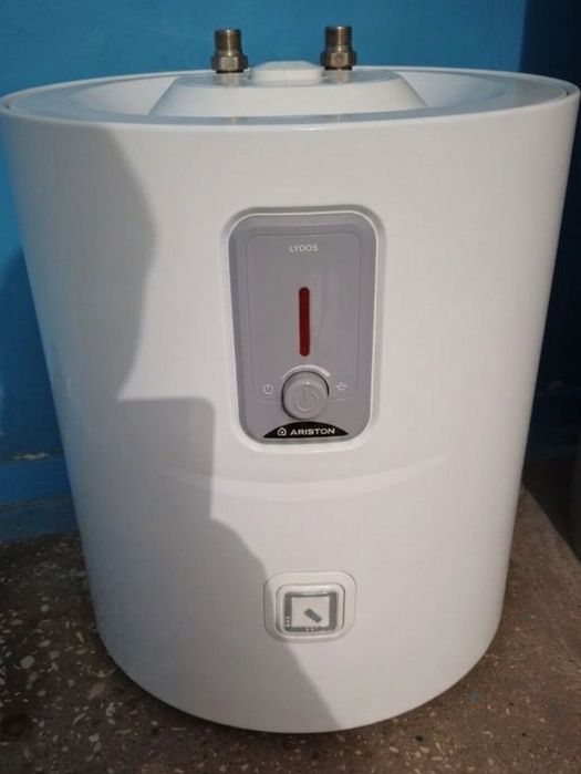 Бойлер Ariston Lydos R 50 V на запчасти / потек бак