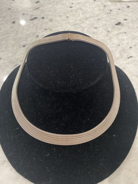 На подарунок срібне колье