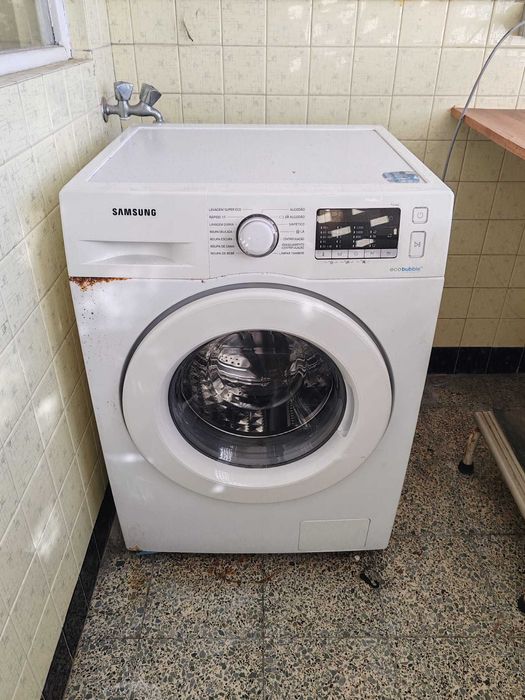 Máquina de Lavar a Roupa