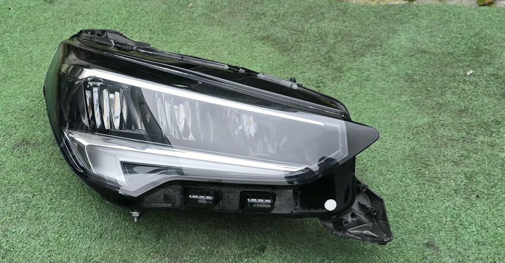 Farol/Ótica direita LED Opel Corsa F