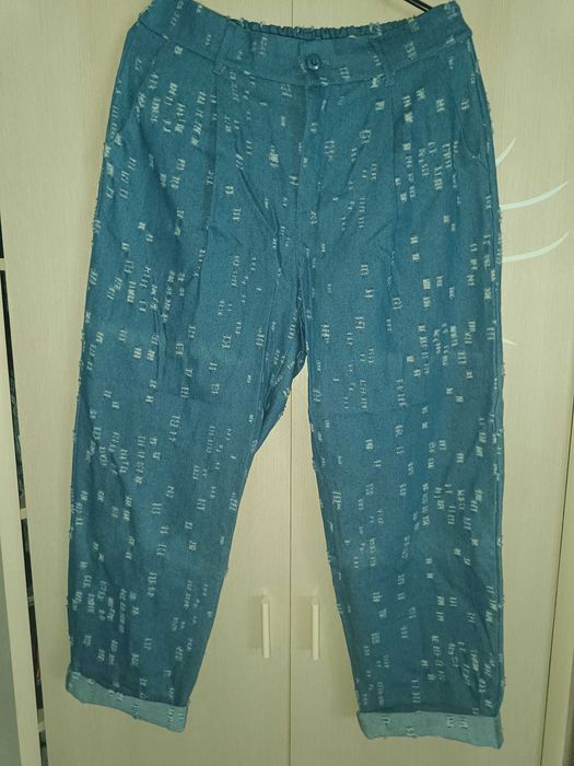 Nowe piękne spodnie jeans przetarcia