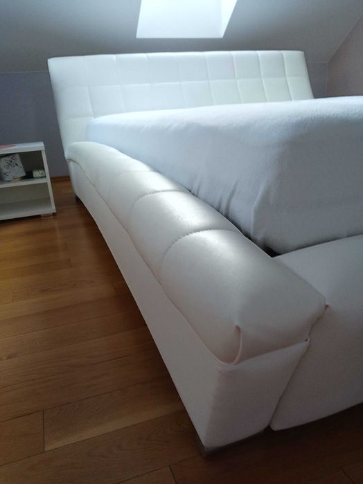 Łóżko z materacem 160x200