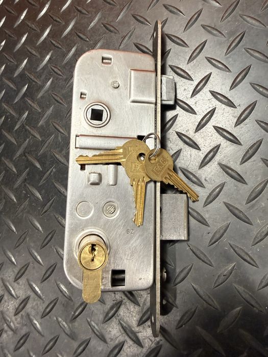 Замок Fab ( Чехія  ) + циліндр Fab 30x40