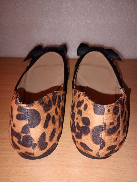 Продам Босоніжки Леопард + 1 Пара Лофери Подарунок