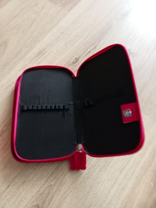 Piórnik z dwoma przegrodami