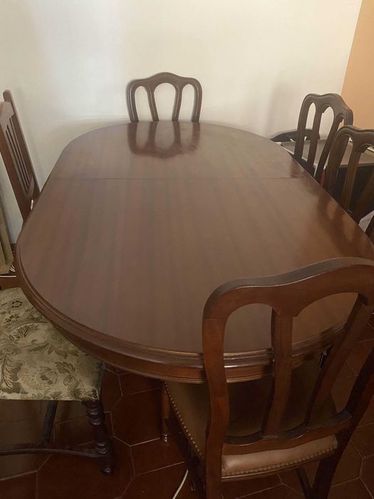 Mesa de Sala + 5 cadeiras em Mogno Até 8 Pessoas Extensível