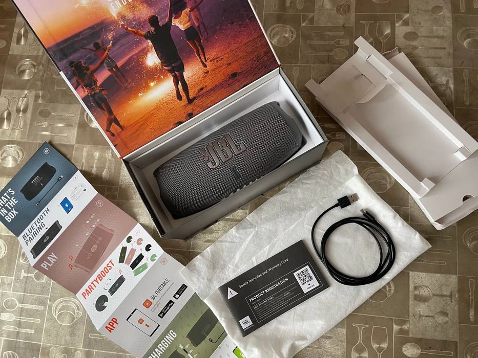 Портативна колонка JBL Connect.