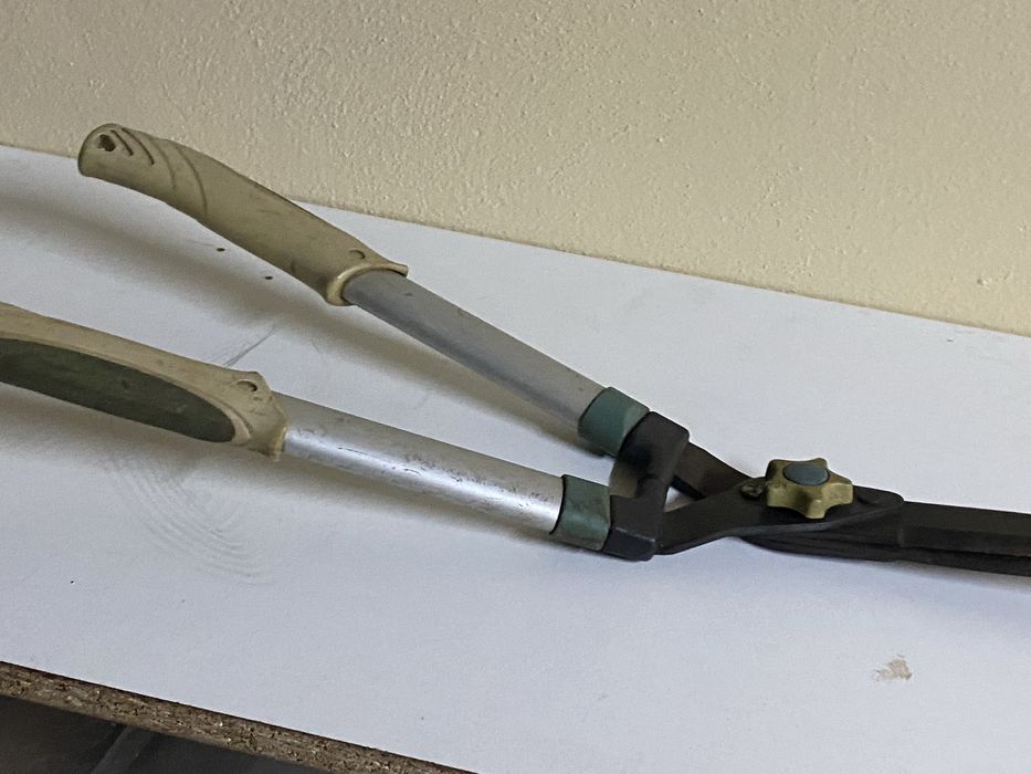 Tesoura para relva ou poda