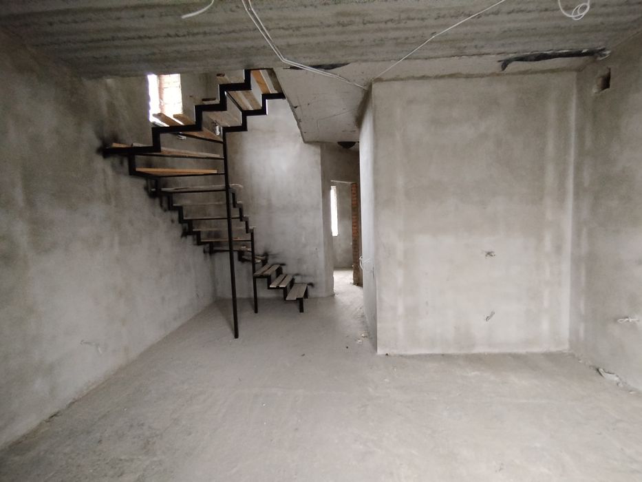 Продаж 2-поверхового дуплекса