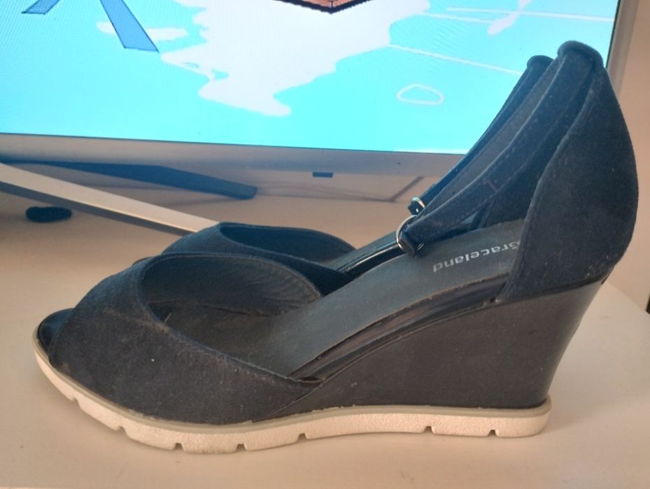 Buty czarne damskie na koturnie rozmiar 38 Graceland czarne