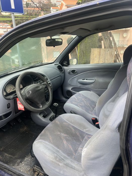Ford fiesta 3 portas , inteiro