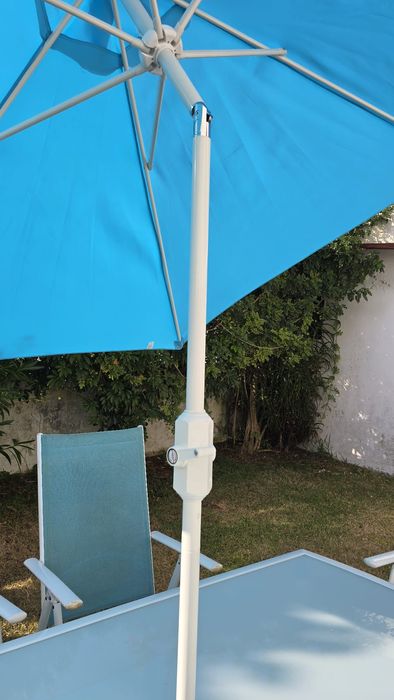 Mesa de Jardim com 6 cadeiras e parasol como novo