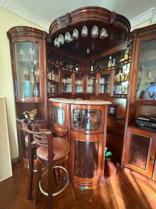 Bar de Sala em Madeira Maciça/Clássico com Vitrines – Completo