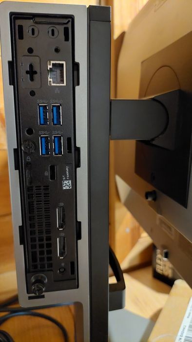 Komputer OptiPlex 7060,monitor, 16 GB ram, dysk 2x256 GB