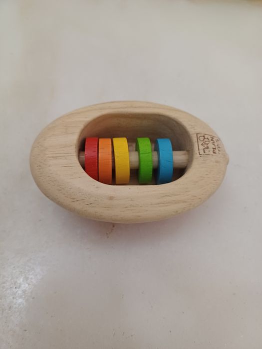 Joaninha de madeira com argolas