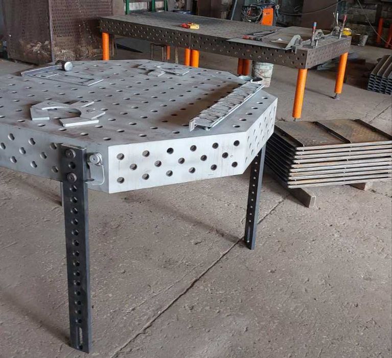 Восьмикутний складальний литий стіл