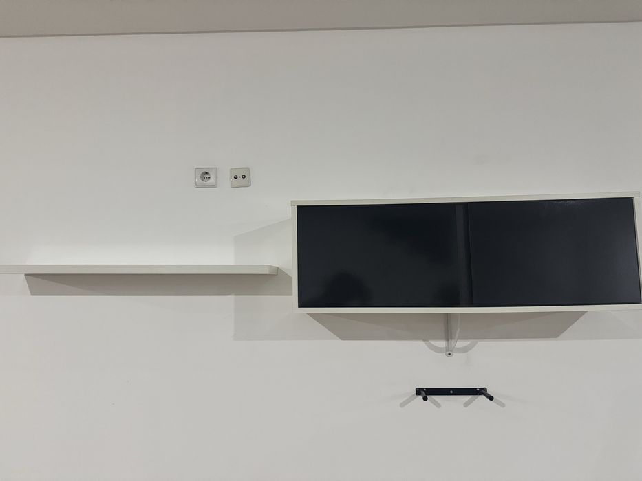 Móvel de TV Preto e Branco + Móveis de Apoio