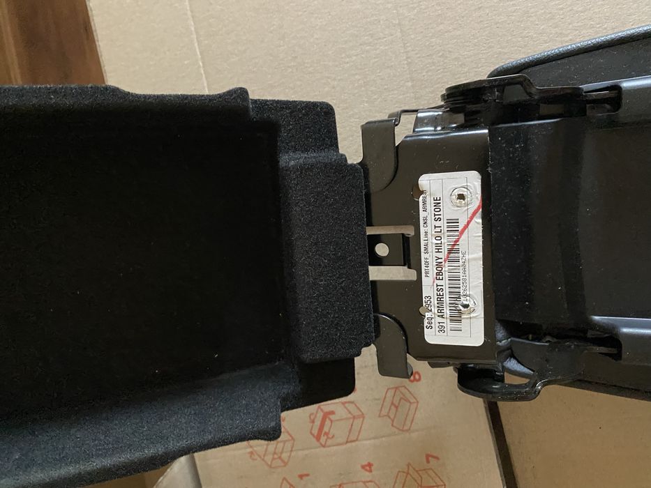 Підлокітник Ford Fusion